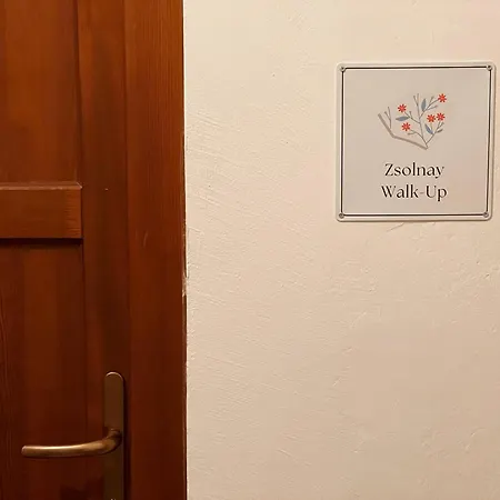 Zsolnay Walk-Up Apartment Pécs Exterior photo
