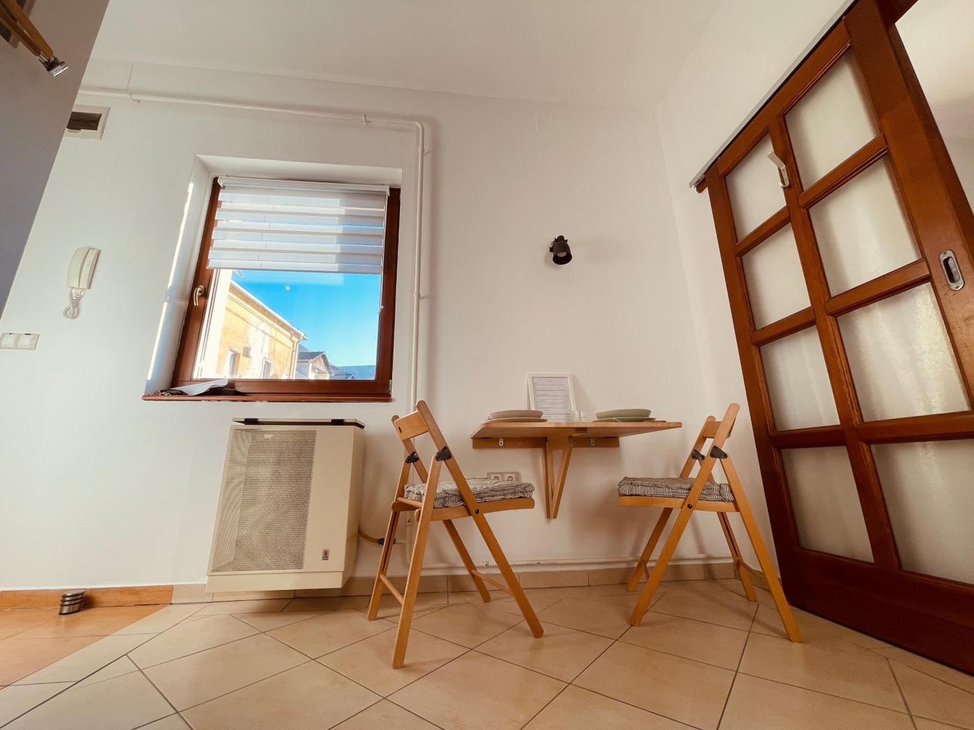 Zsolnay Walk-up Apartman *
